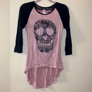 NWT never worn skull & lace baseball tee w/ rhinestones